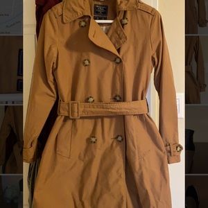 Abercrombie & Fitch Women’s tan coat